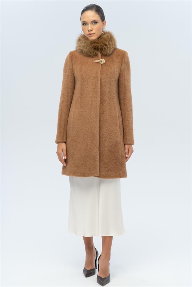 معطف فاخر من القطيفة مع طوق فرو قابل للإزالة وتفاصيل كبس خاصة التبغ 3121-TK