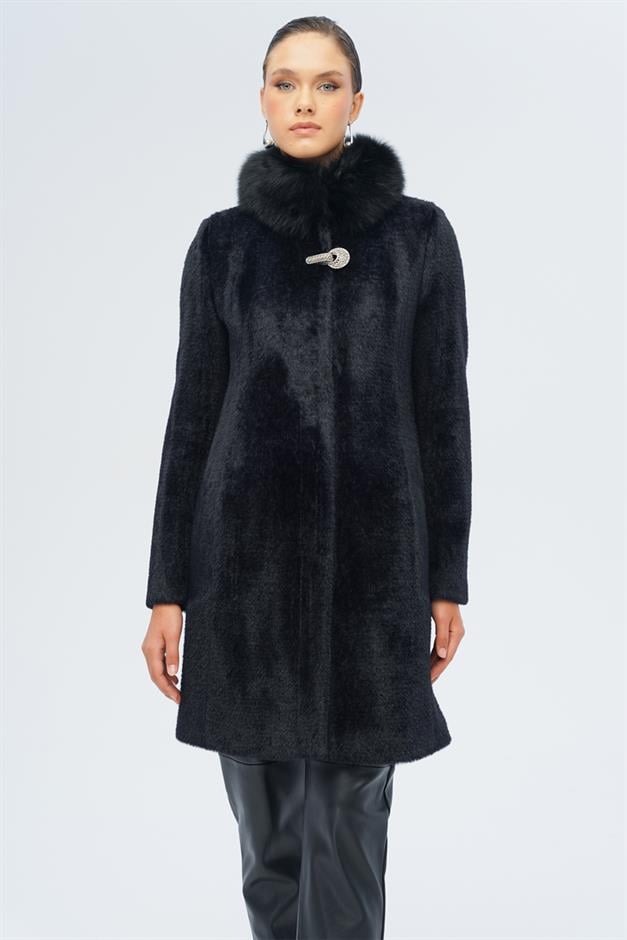 معطف فاخر من القطيفة مع طوق فرو قابل للإزالة وتفاصيل كبس خاصة أسود 3121-TK