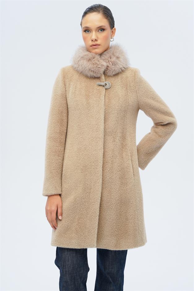 معطف فاخر من القطيفة مع طوق فرو قابل للإزالة وتفاصيل كبس خاصة فيزون 3121-TK