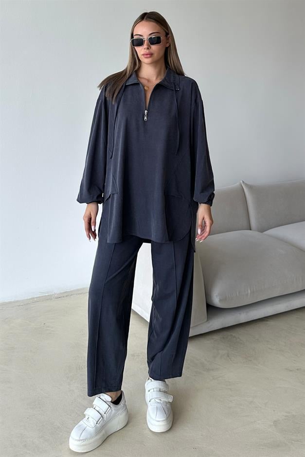 طقم تونيك وبنطلون من قماش محبوك فاخر مع تفاصيل سحاب على الياقة إنديجو 9375-TK