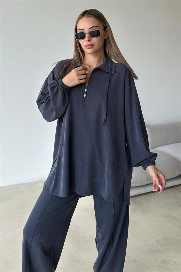 طقم تونيك وبنطلون من قماش محبوك فاخر مع تفاصيل سحاب على الياقة إنديجو 9375-TK