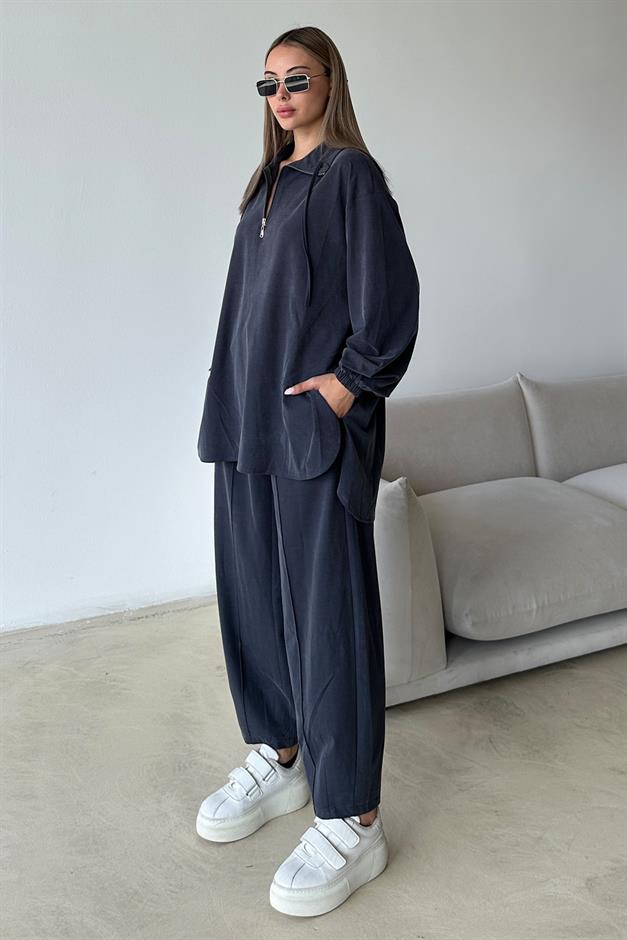 طقم تونيك وبنطلون من قماش محبوك فاخر مع تفاصيل سحاب على الياقة إنديجو 9375-TK