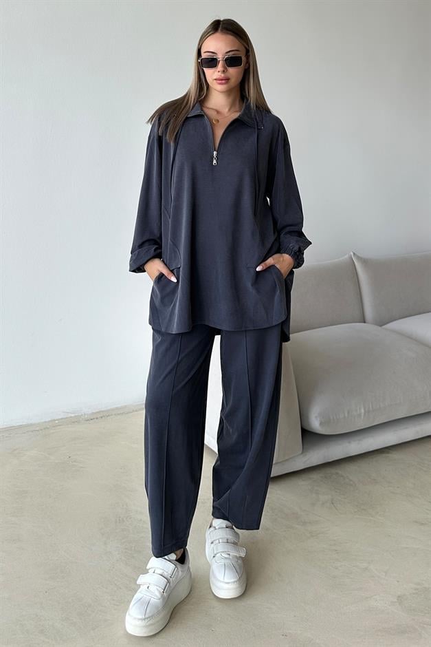 طقم تونيك وبنطلون من قماش محبوك فاخر مع تفاصيل سحاب على الياقة إنديجو 9375-TK