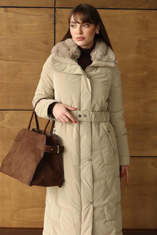 Yakası Kürk Detaylı Fermur Desenli Kapitone Uzun Mont BEJ 6801