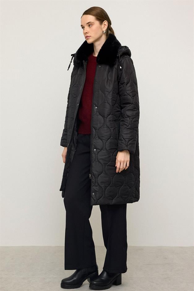 معطف مبطن بغطاء رأس قابل للفصل وسحاب للإغلاق وياقة من الفرو أسود 6784