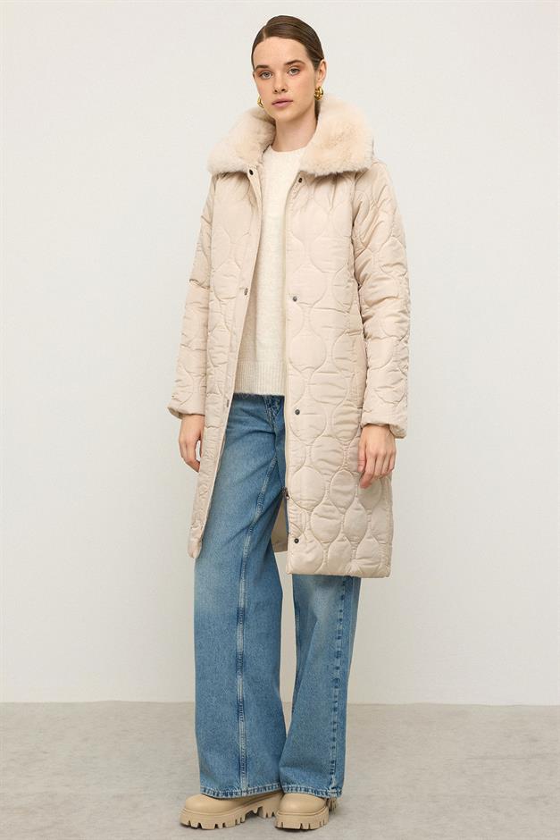 معطف مبطن بغطاء رأس قابل للفصل وسحاب للإغلاق وياقة من الفرو يفعل 6784