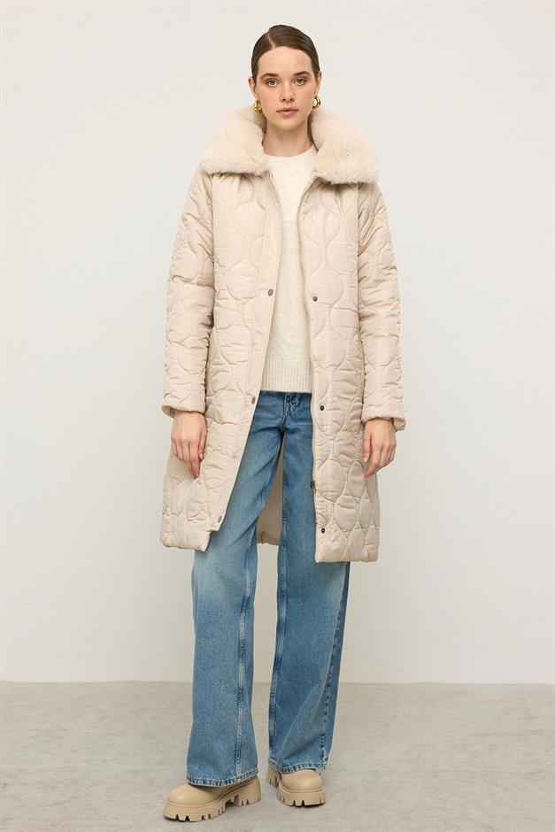 معطف مبطن بغطاء رأس قابل للفصل وسحاب للإغلاق وياقة من الفرو يفعل 6784