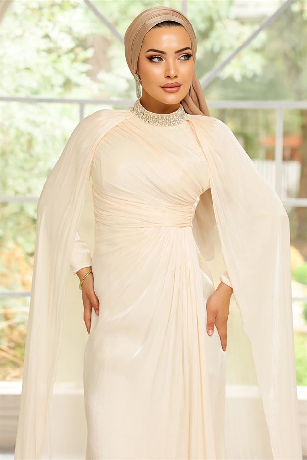 Yakası Taşlı Pelerin Detaylı Yoryo İpek Tesettür Abiye Elbise KREM 1247