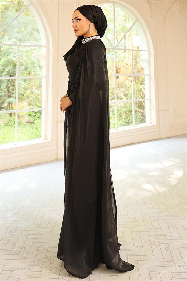 Yakası Taşlı Pelerin Detaylı Yoryo İpek Tesettür Abiye Elbise SİYAH 1247