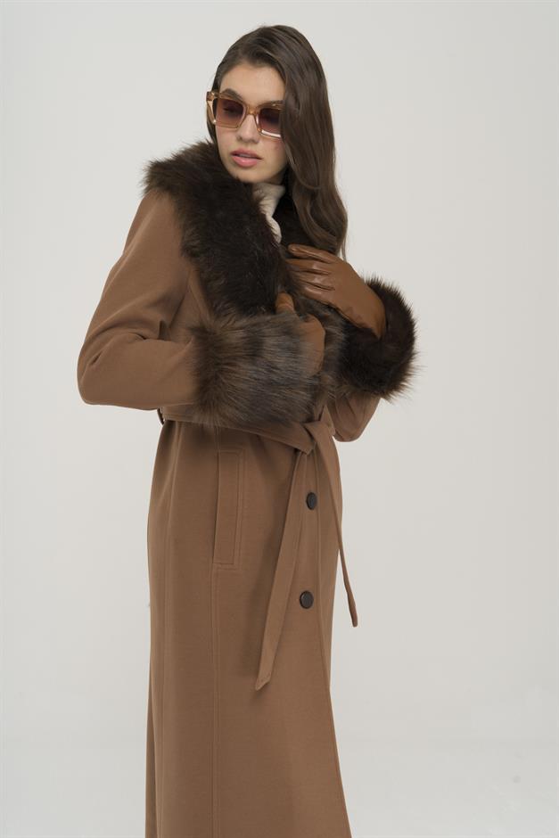 Mid-Length Coat with Detachable Fur Collar and Sleeves and Button Closure CAMEL 3905