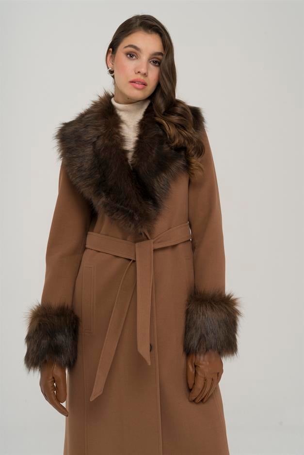 Mid-Length Coat with Detachable Fur Collar and Sleeves and Button Closure CAMEL 3905