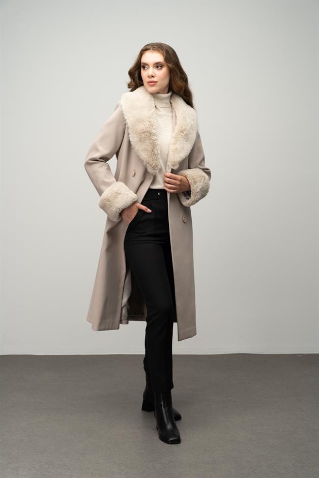 Yakası ve Kolları Çıkabilen Kürklü Kruvaze Ara Boy Kaban TAŞ 3043