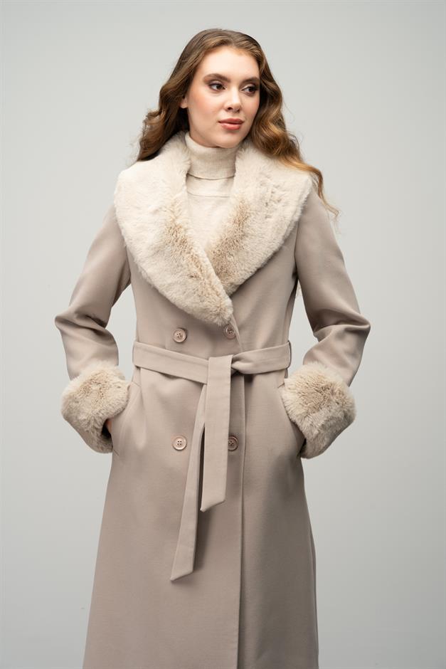 Yakası ve Kolları Çıkabilen Kürklü Kruvaze Ara Boy Kaban TAŞ 3043