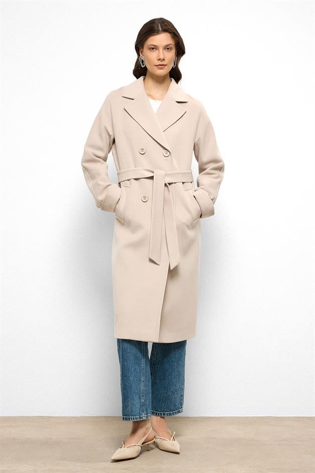 معطف من الكشمير بأكمام خفاش وتفاصيل غرزة منقطة بيج فاتح 3101