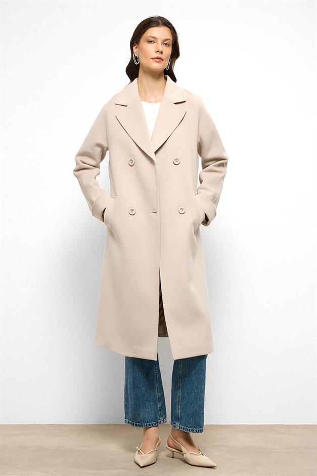 معطف من الكشمير بأكمام خفاش وتفاصيل غرزة منقطة بيج فاتح 3101