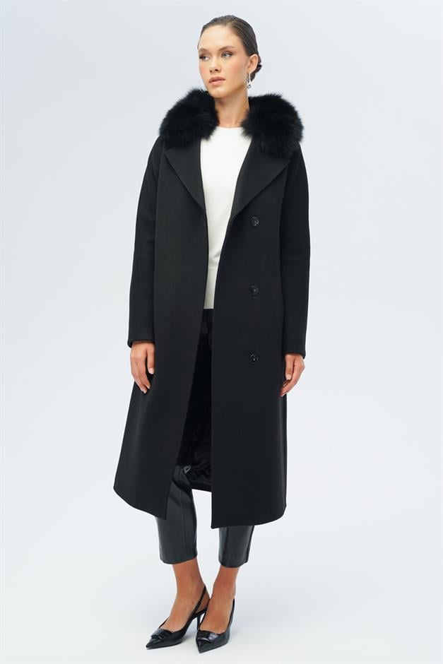 معطف من الكشمير مع ياقة خفاش قابلة للفصل وتفاصيل غرزة بونتو من الفرو أسود 3120-TK