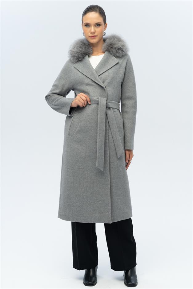معطف من الكشمير مع ياقة خفاش قابلة للفصل وتفاصيل غرزة بونتو من الفرو رمادي 3120-TK