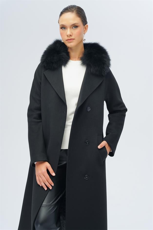 معطف من الكشمير مع ياقة خفاش قابلة للفصل وتفاصيل غرزة بونتو من الفرو أسود 3120-TK