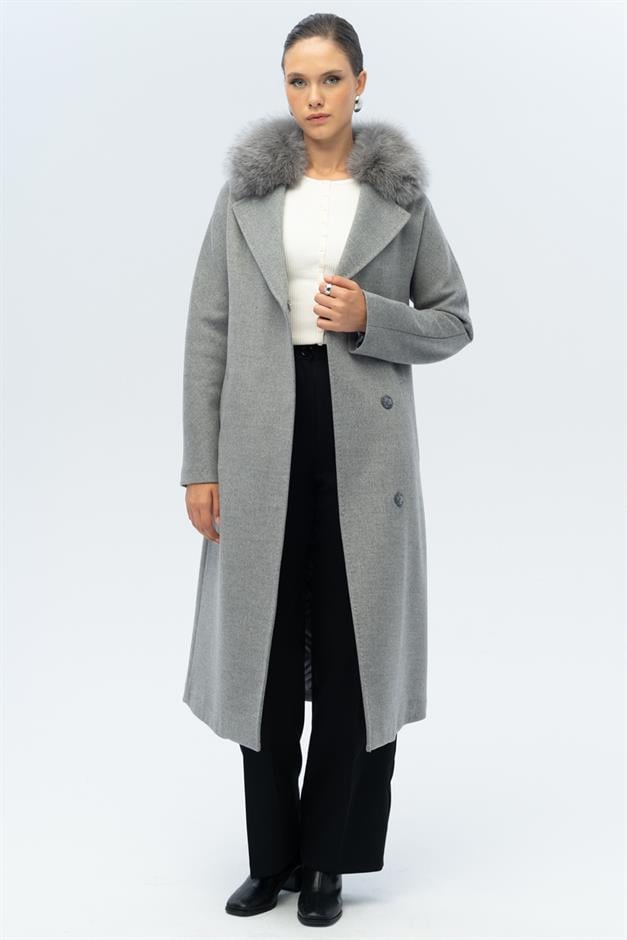 معطف من الكشمير مع ياقة خفاش قابلة للفصل وتفاصيل غرزة بونتو من الفرو رمادي 3120-TK