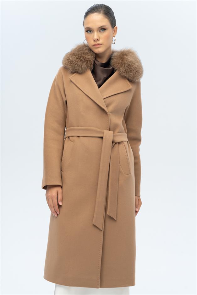 معطف من الكشمير مع ياقة خفاش قابلة للفصل وتفاصيل غرزة بونتو من الفرو كامل 3120-TK