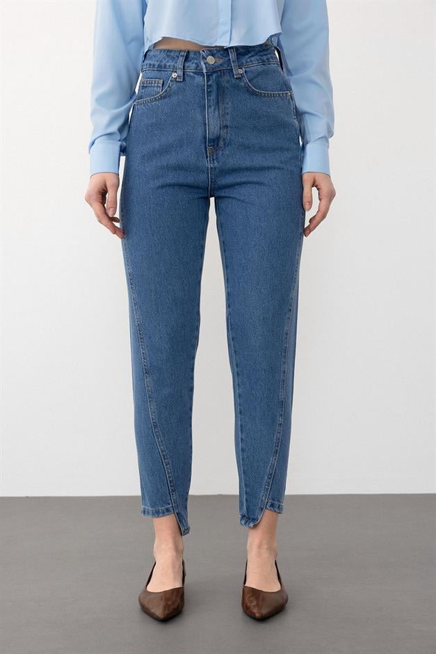 بنطال جينز بقصة مريحة وخصر مرتفع وساق مدببة أزرق 7569