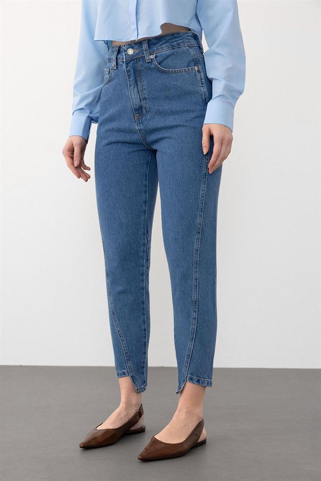 بنطال جينز بقصة مريحة وخصر مرتفع وساق مدببة أزرق 7569