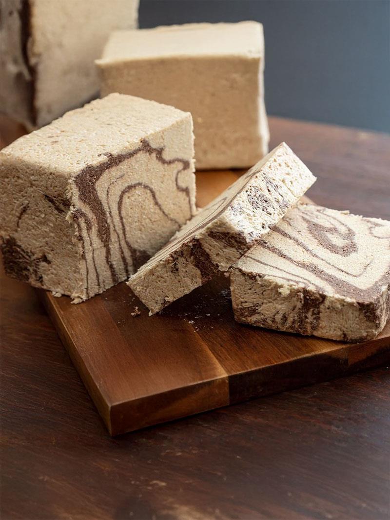 {KARAKOVAN PETEK BALI}