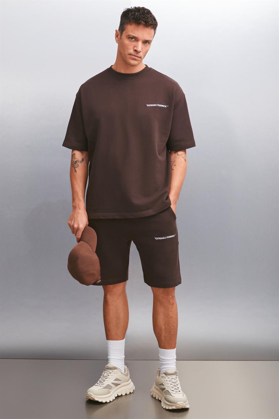 COLOMBIA Erkek 2'Li Set Comfort Fit Rahat Kalıp Yazı Nakışlı Şardonsuz Kahverengi Eşofman Takımı