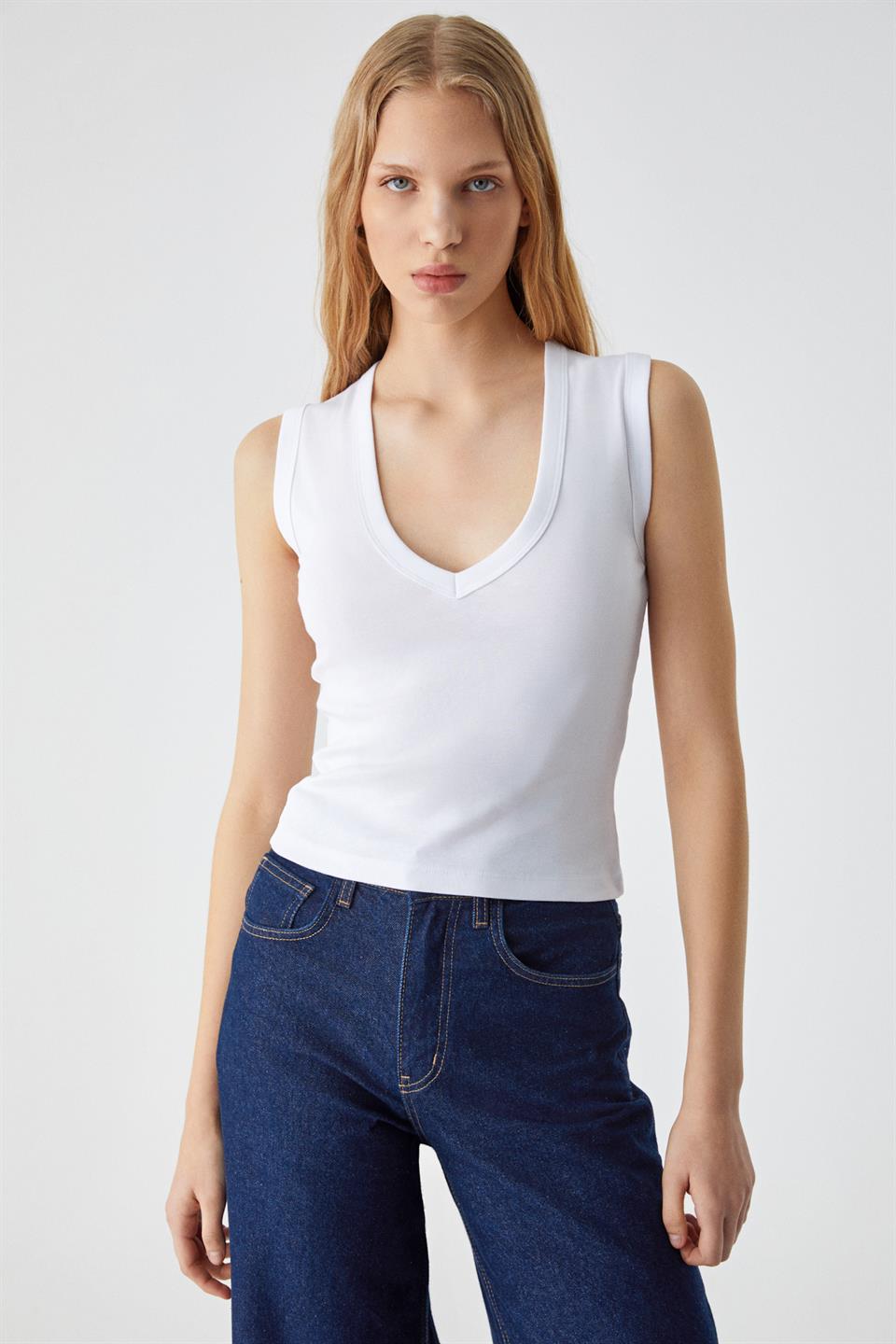 LESCOSA Kadın Slim V Yaka Kolsuz Beyaz T-Shirt