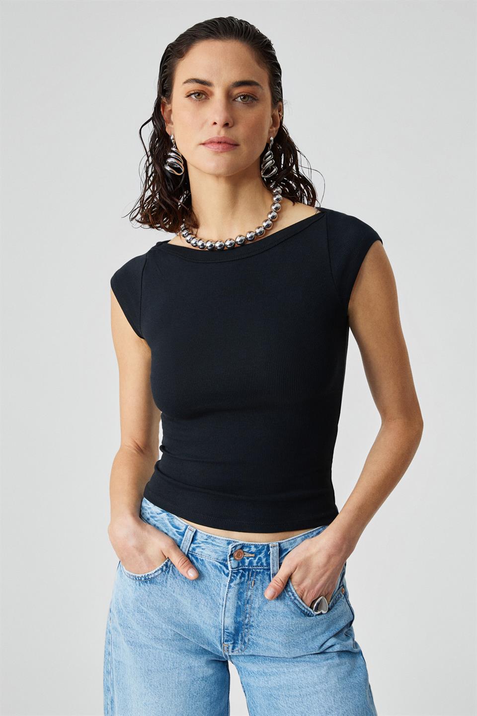 NOEMI Kadın Balerin Yaka Kısa Kol Slim Fit Ribanalı Siyah Bluz