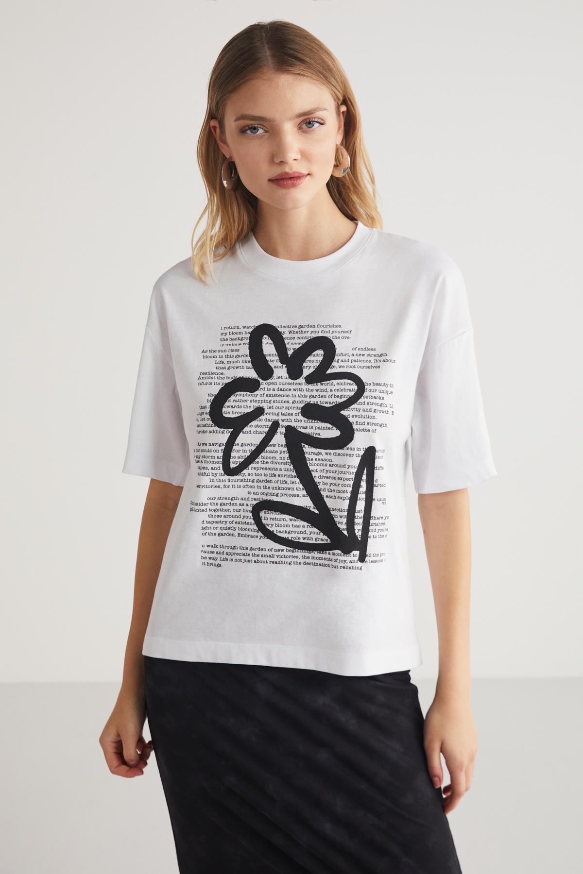 Nu in t shirt shop