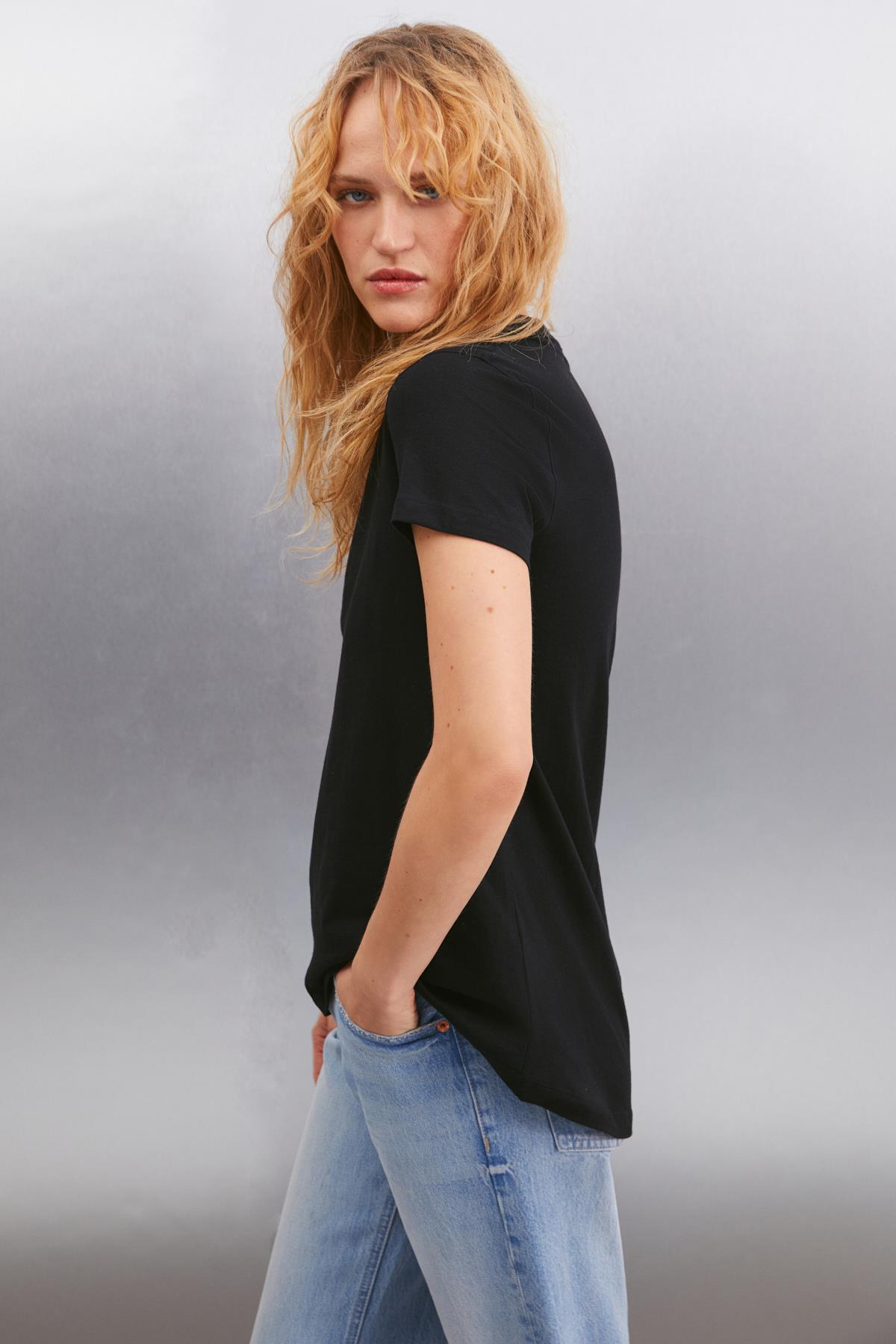 SAMANTHA Kadın Comfort Fit %100 Organik Pamuklu Basic Örme Siyah T-Shirt · 4
