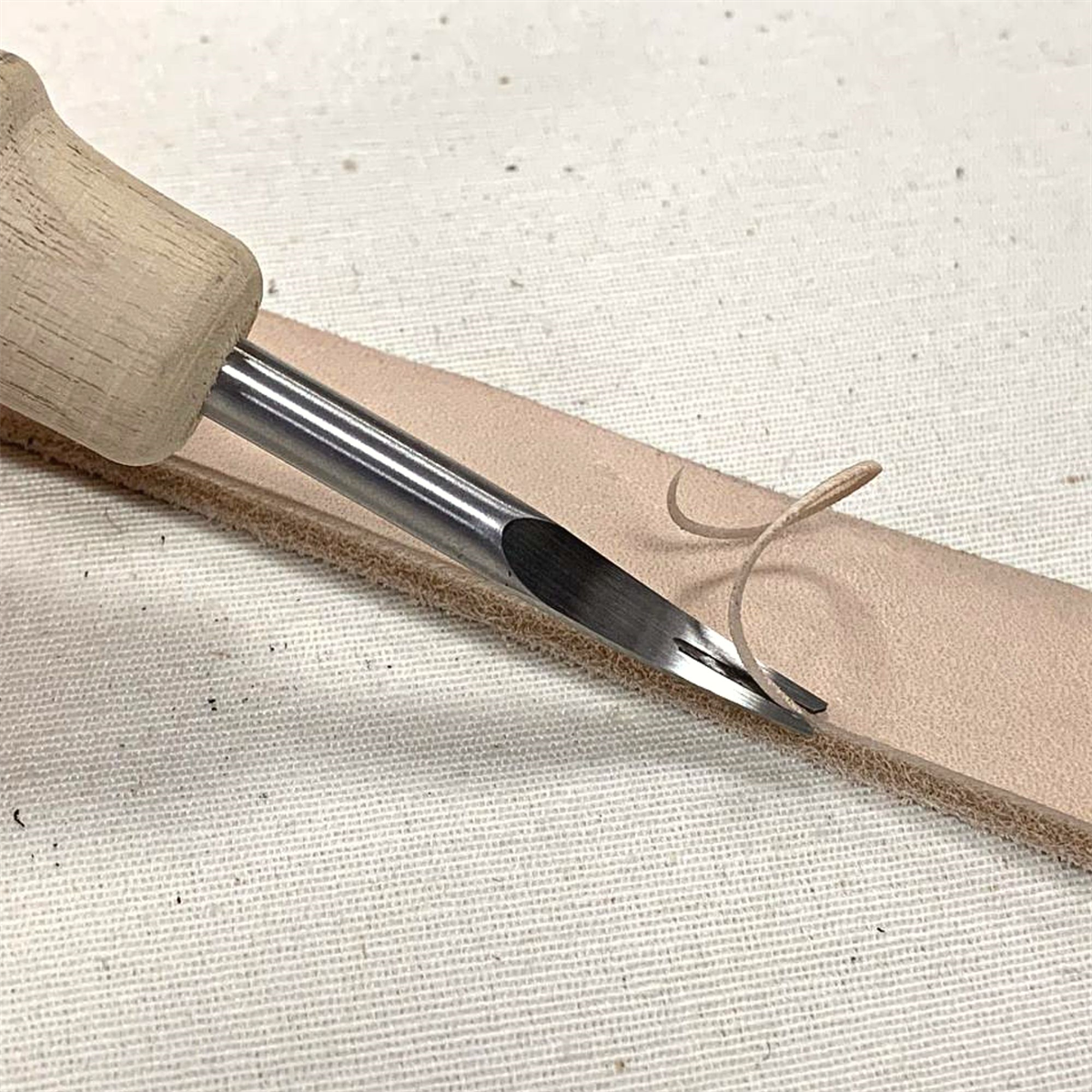 Leather Edge Beveler Tool – Edge Trimming and Smoothing Tool for Leathercraft.