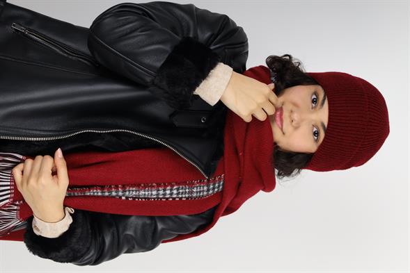 Kadın Bordo Bere Ve Çift Taraflı Atkı Kombini