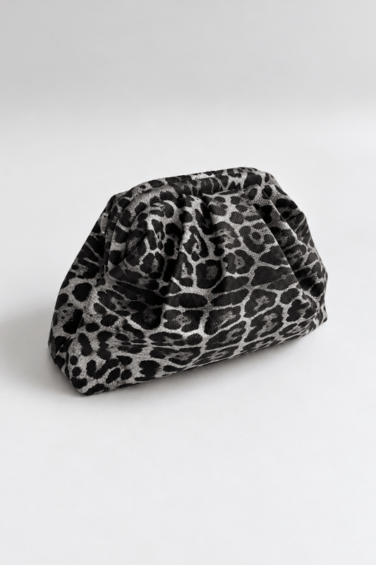 Mıknatıs Kapamalı Büzgü Detaylı Leopar Clutch Çanta SD8754