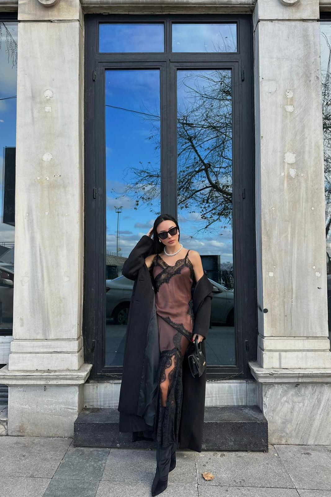 İp Askılı Dantel İşlemeli Asimetrik Kesim Bluz HF112248