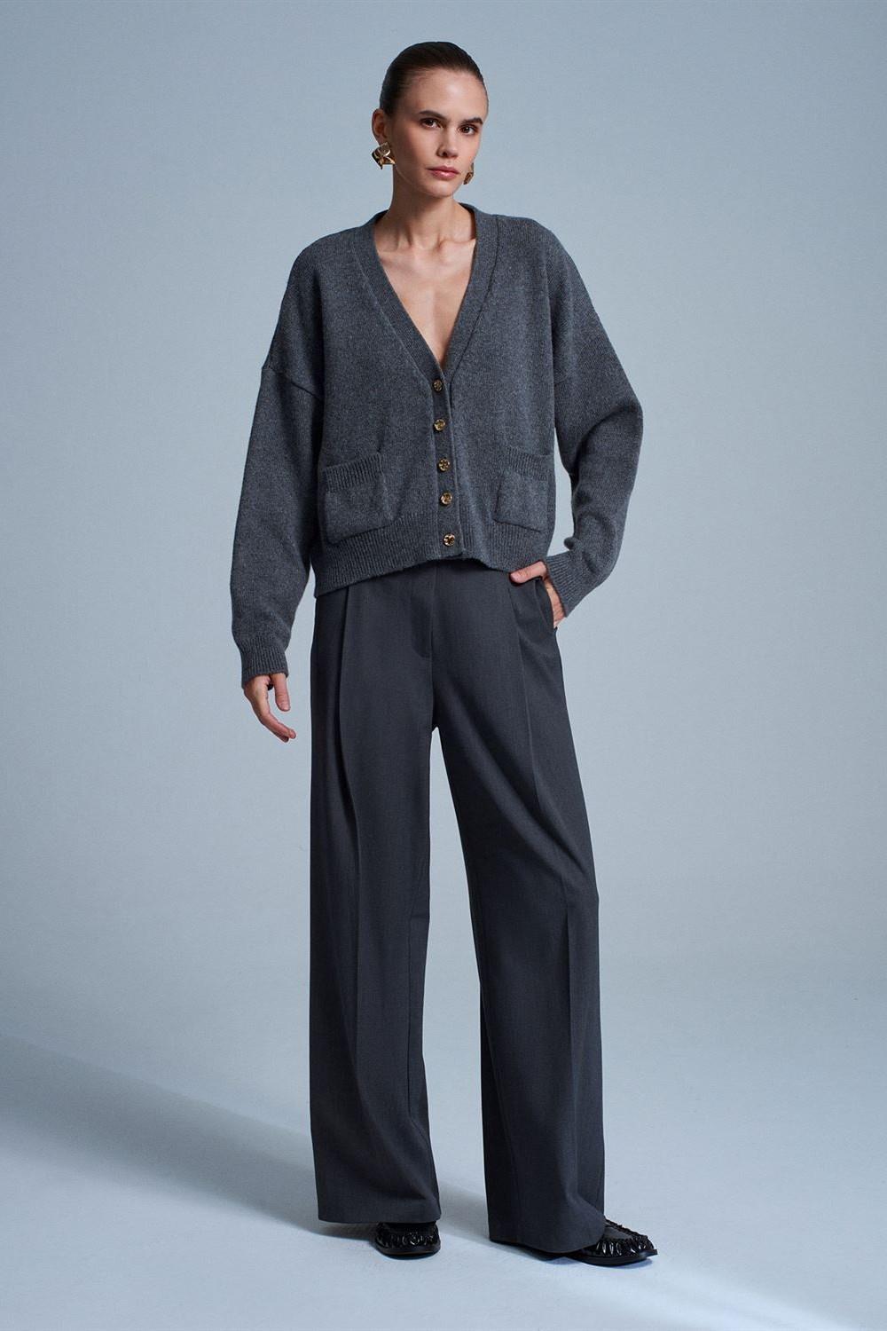 V Yaka Düğmeli Cepli Triko Hırka DL60999