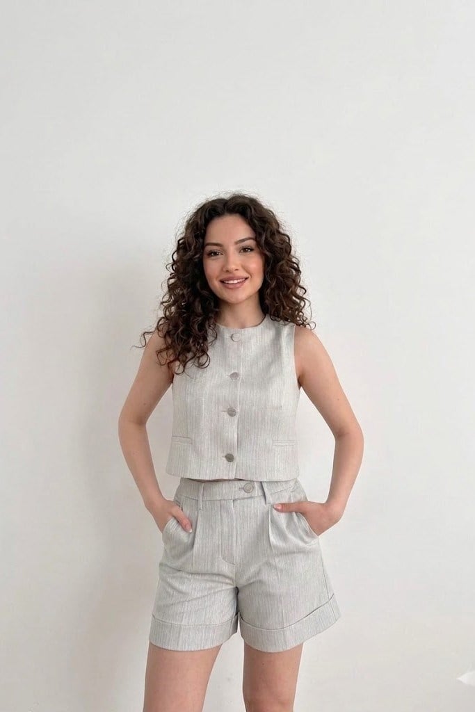 Metal Düğmeli İnce Çizgili Şort DL72687