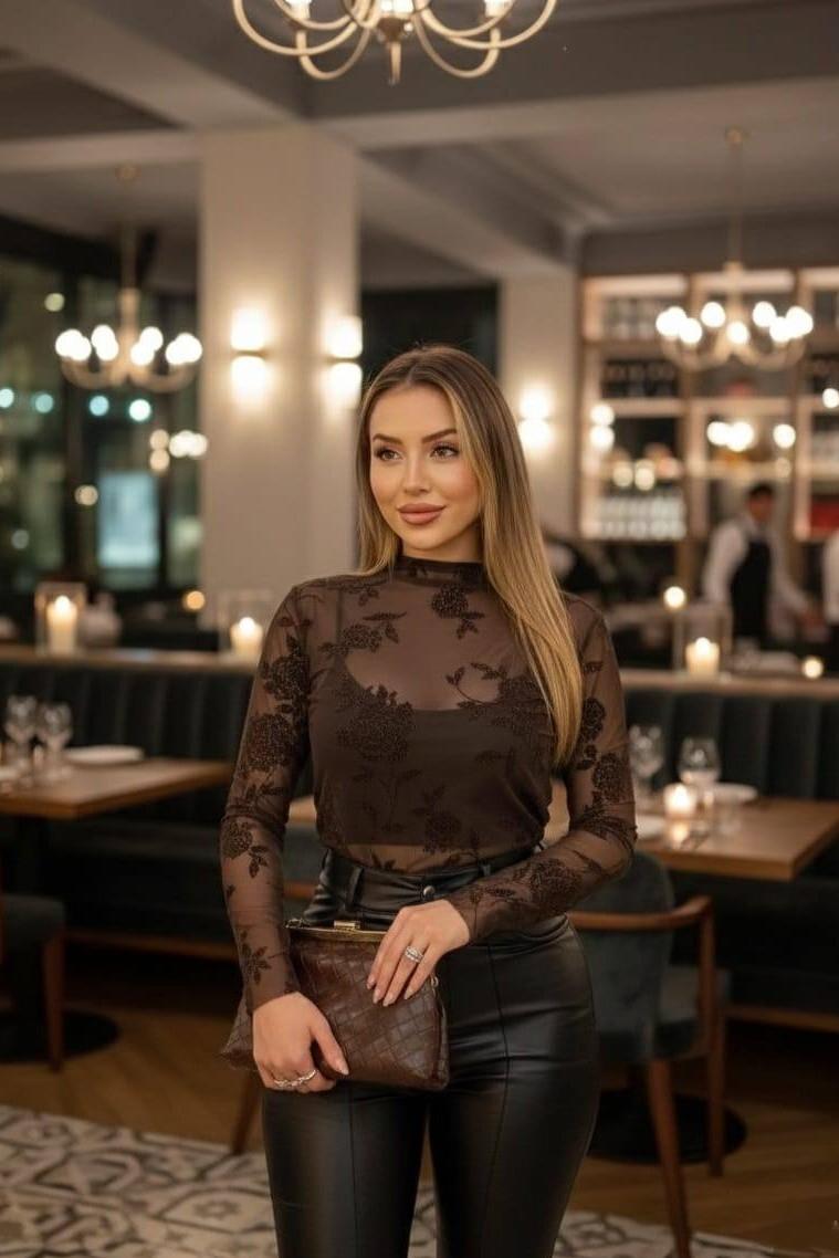 Çiçek İşlemeli Simli Transparan Bluz BB30581