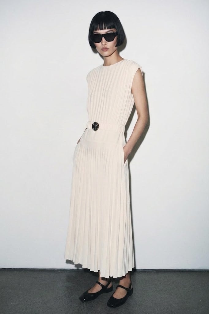 Gold Toka Kemer Detaylı Kolsuz Piliseli Elbise CS2618249