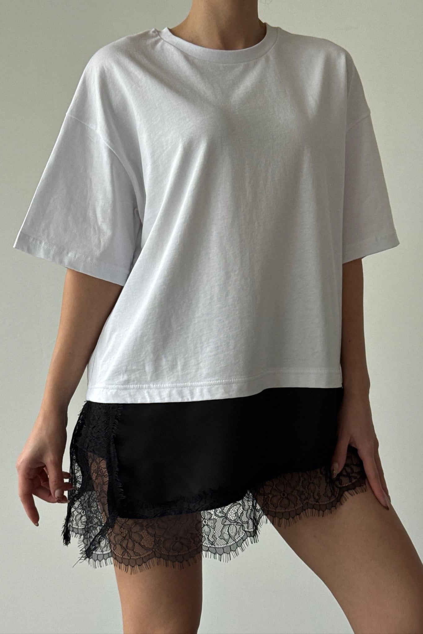 Asimetrik Kesim Dantelli T-shirt QZ01597