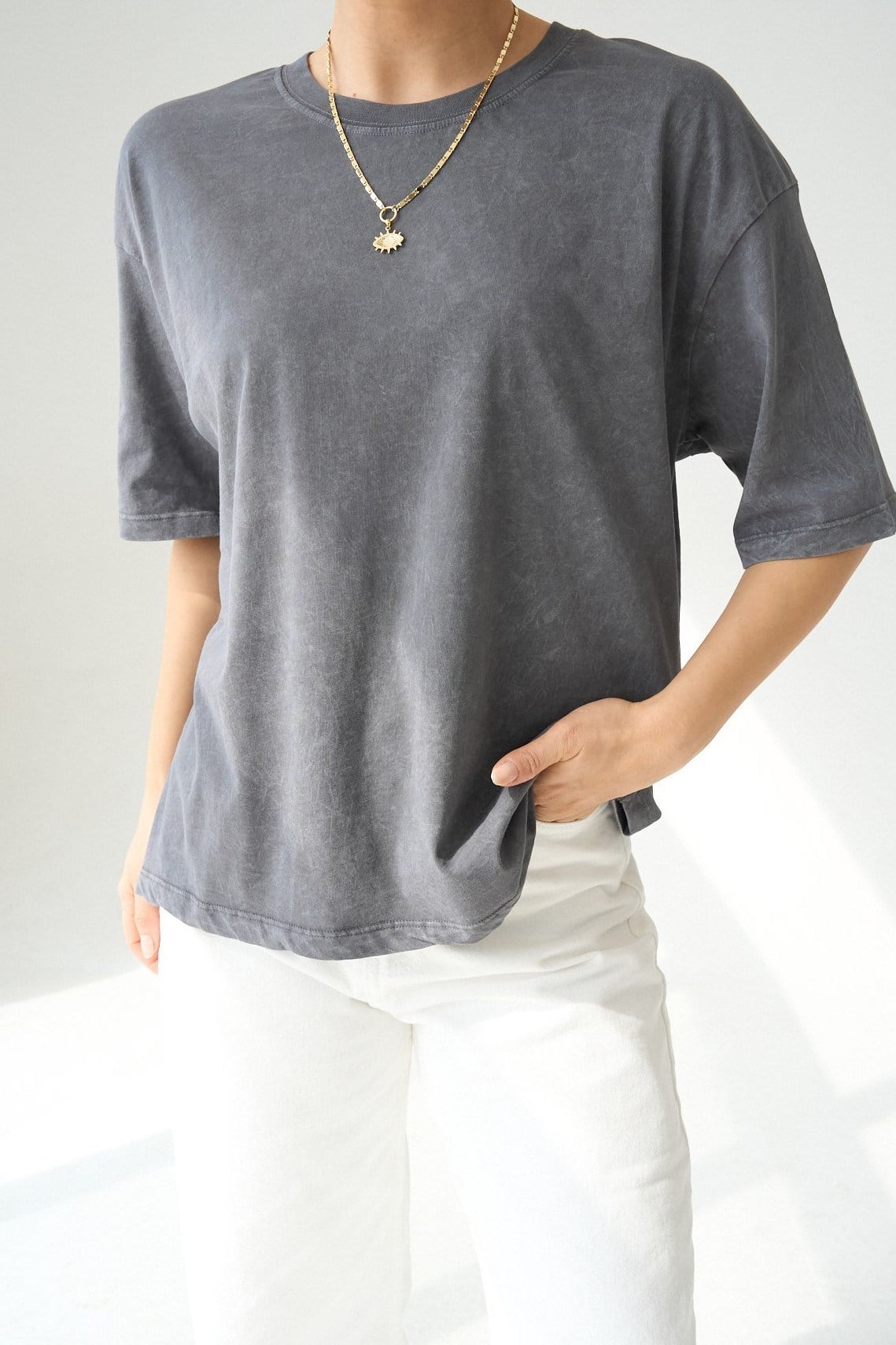 Bisiklet Yaka Eskitme Detaylı Oversize T-shirt QS261073