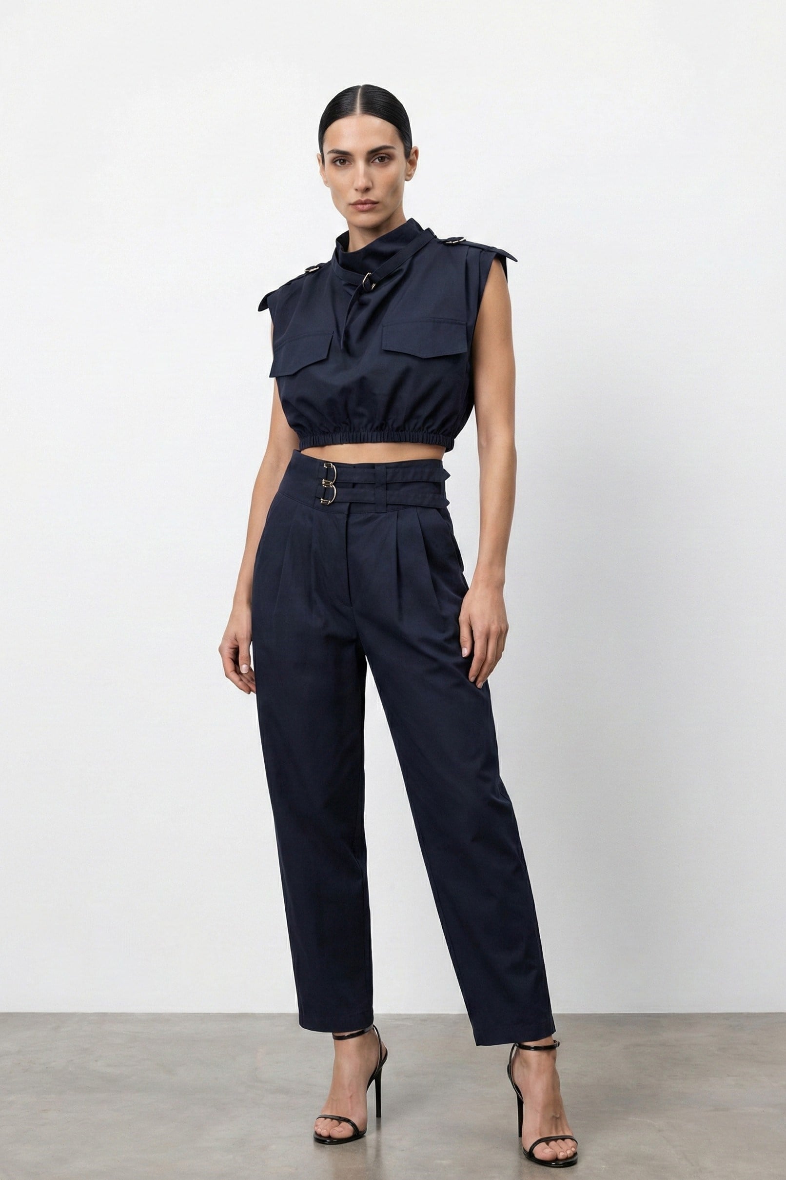 Toka Detaylı Crop Bluz Kemerli Pantolon Takım QZ01712
