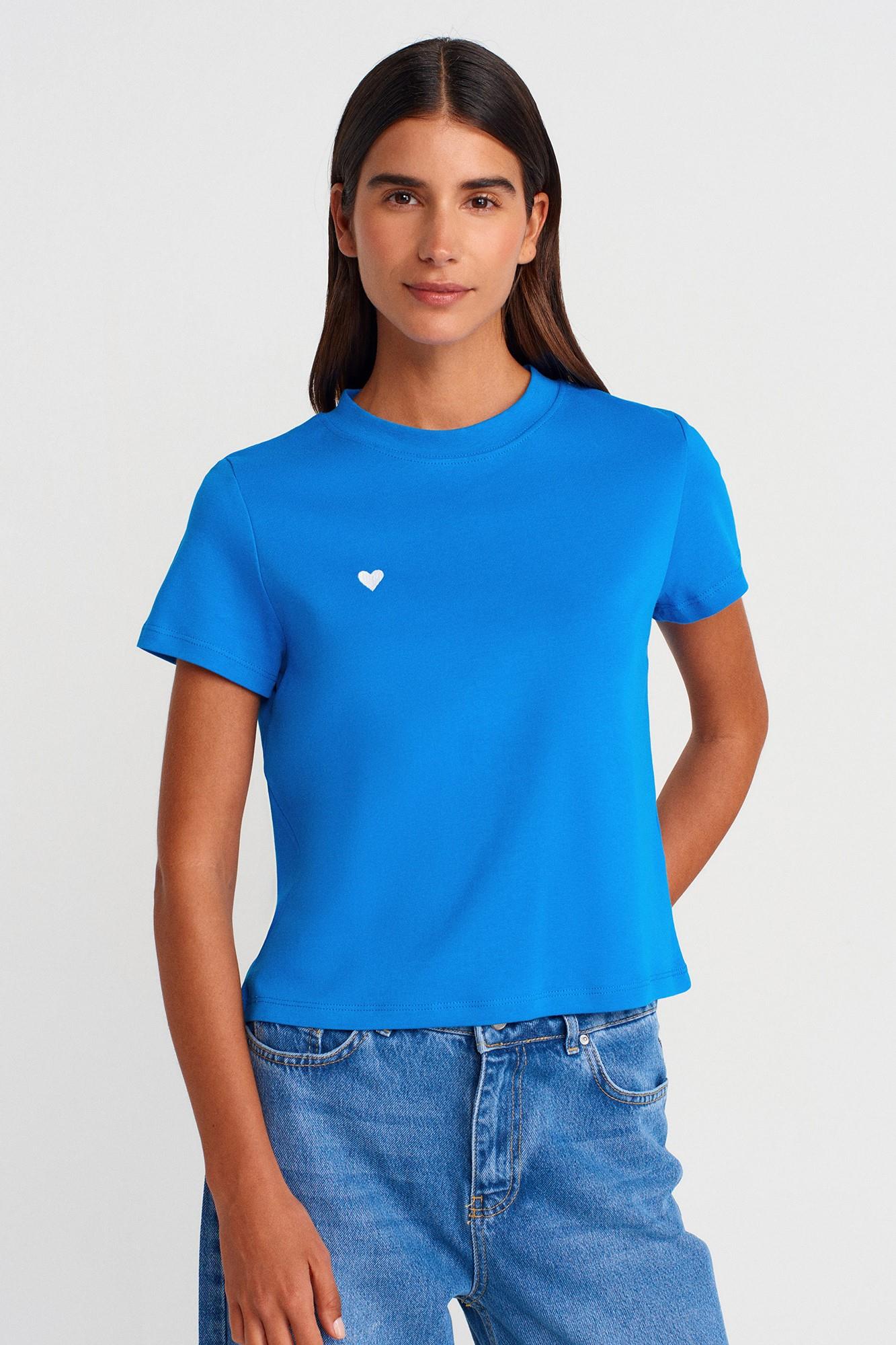 Kalp Nakışlı Bisiklet Yaka T-shirt DL30584