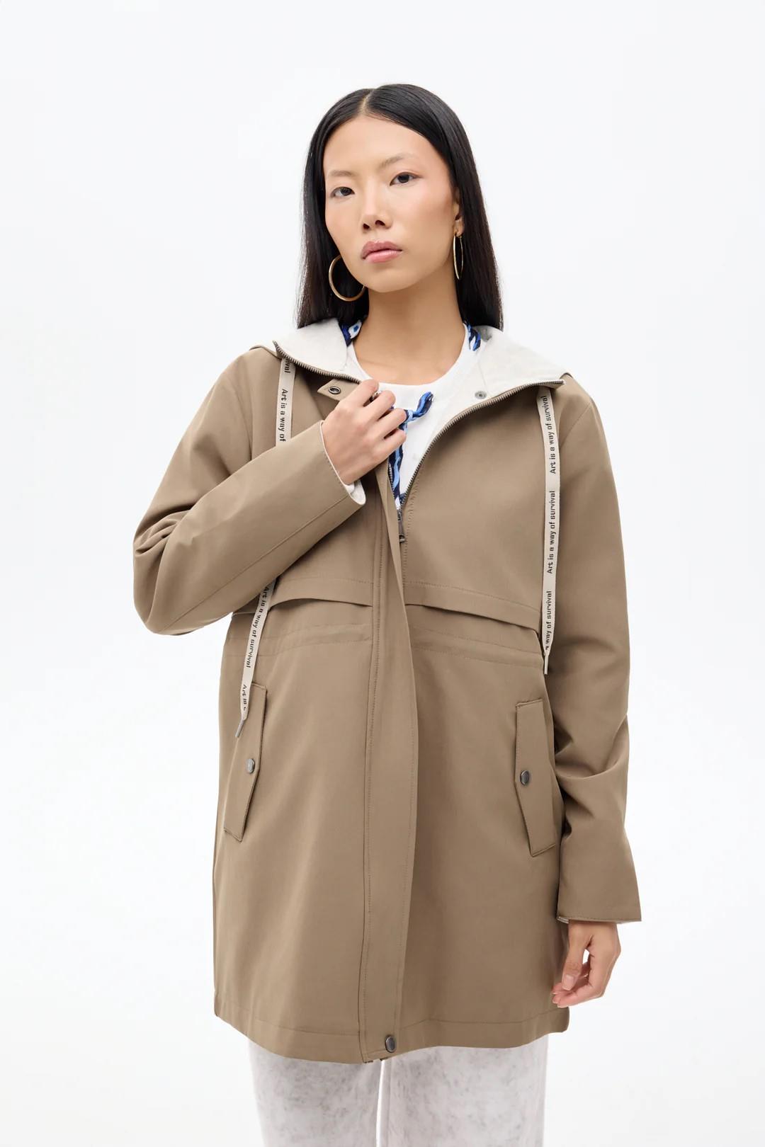 Kapüşon Detaylı Diz Altı Trençkot 01046