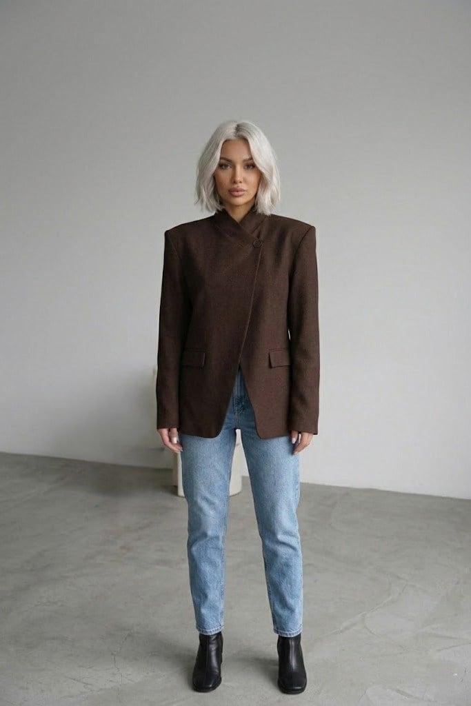 Dik Yaka Asimetrik Kesim Kapaklı Blazer Ceket HF502330