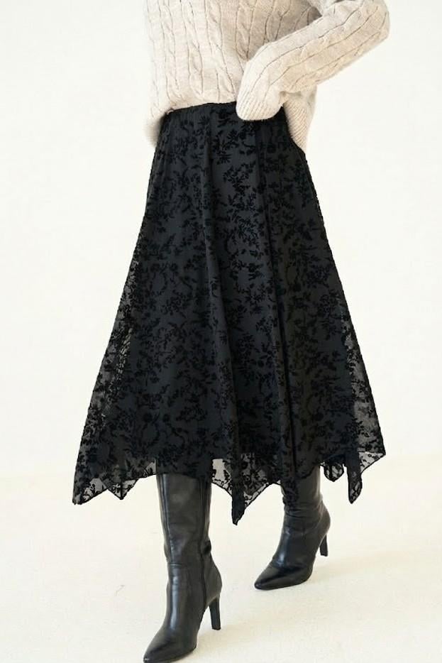 Nakış İşlemeli Asimetrik Kesim Midi Boy Etek QS251125