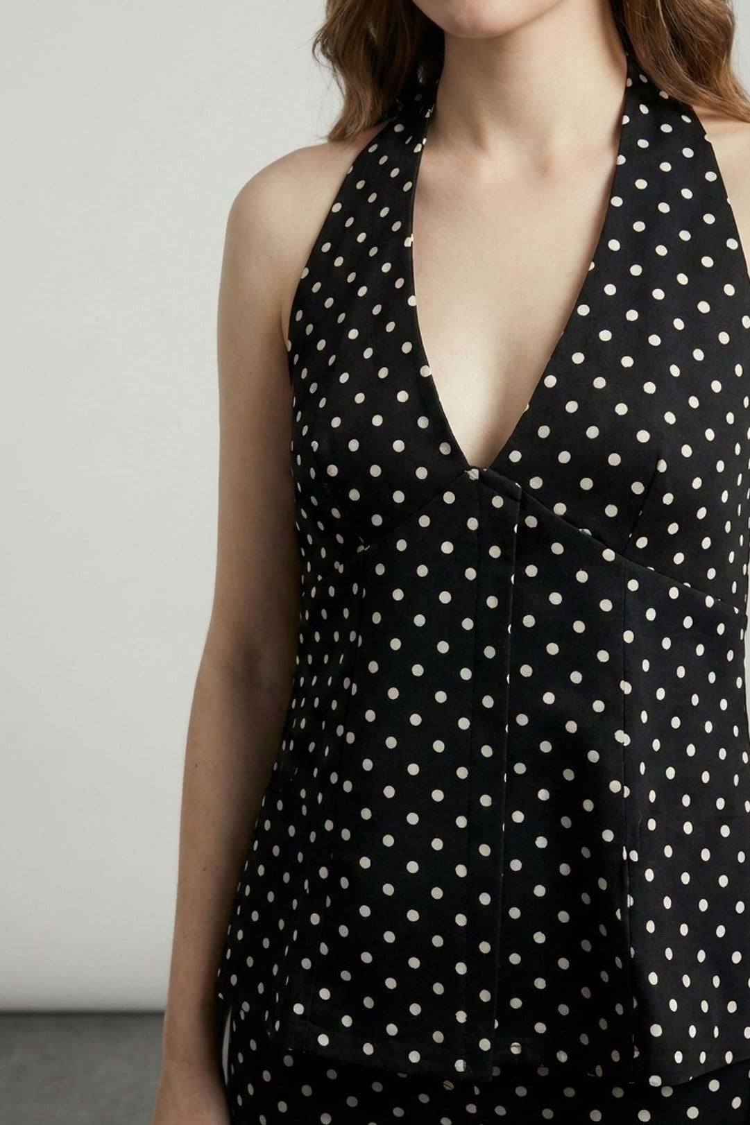 Boyundan Geçirme Detaylı V Yaka Bluz QZ01442