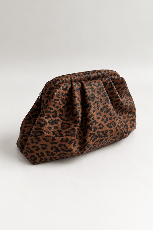 Mıknatıs Kapamalı Büzgü Detaylı Leopar Clutch Çanta SD8754