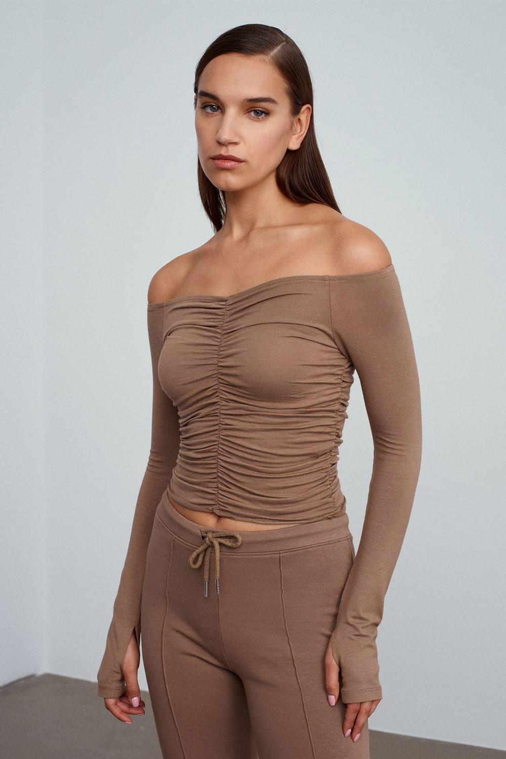 Omuzları Açık Büzgülü Top DL32089